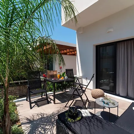 Lucian Апартаменти Rhodes City